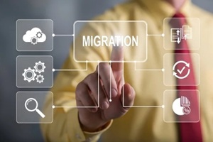 man is selecting the Migration process on virtual screen