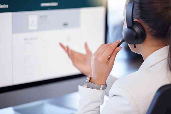 support on the phone using computer