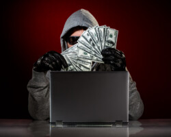 024152948-hacker-and-money